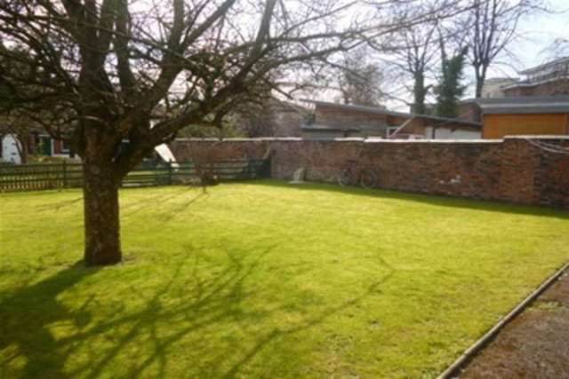  Image of 1 bedroom Flat to rent in Upper Chorlton Road Old Trafford Manchester M16 at Manchester, M16 0DE