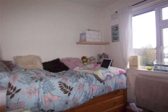  Image of 2 bedroom Property to rent in Uxbridge Road Mill End Rickmansworth WD3 at Rickmansworth, WD3 7DW