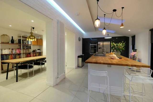  Image of 4 bedroom Detached house for sale in Valley Park Drive Horndean Waterlooville PO8 at Clanfield Hampshire Waterlooville, PO8 0PS