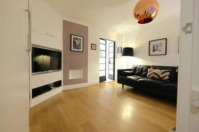  Image of 4 bedroom Detached house for sale in Valley Park Drive Horndean Waterlooville PO8 at Clanfield Hampshire Waterlooville, PO8 0PS