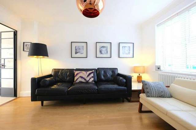  Image of 4 bedroom Detached house for sale in Valley Park Drive Horndean Waterlooville PO8 at Clanfield Hampshire Waterlooville, PO8 0PS