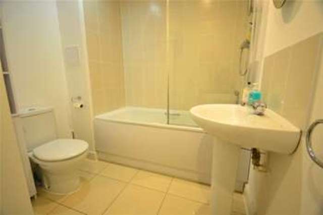  Image of 3 bedroom Town House for sale in Vickers Row Bracknell RG12 at Bracknell Berkshire Easthampstead, RG12 9PQ