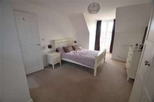  Image of 3 bedroom Town House for sale in Vickers Row Bracknell RG12 at Bracknell Berkshire Easthampstead, RG12 9PQ