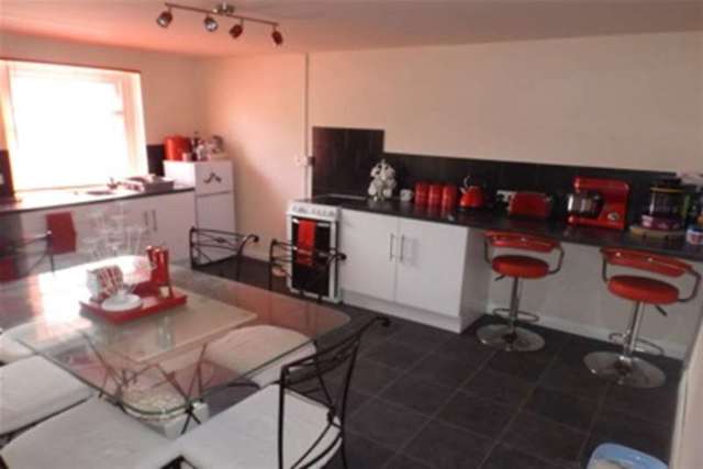  Image of 2 bedroom Terraced house to rent in Victoria Road Lockwood Huddersfield HD1 at Huddersfield, HD1 3RB
