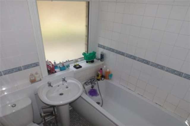  Image of 2 bedroom Terraced house to rent in Victoria Road Lockwood Huddersfield HD1 at Huddersfield, HD1 3RB