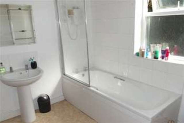  Image of 3 bedroom Property to rent in Victoria Road West Bridgford Nottingham NG2 at West Bridgford, NG2 7JW