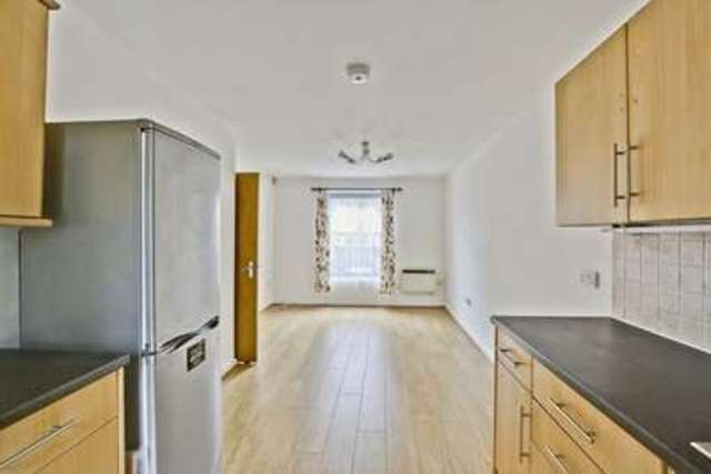  Image of 4 bedroom Semi-Detached house to rent in Victoria Way London SE7 at Victoria Way  Charlton, SE7 7RE