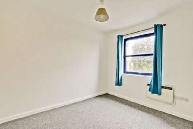 Image of 4 bedroom Semi-Detached house to rent in Victoria Way London SE7 at Victoria Way  Charlton, SE7 7RE