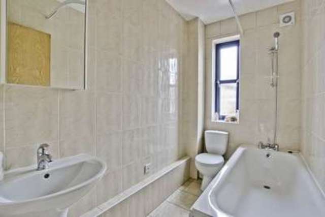  Image of 4 bedroom Semi-Detached house to rent in Victoria Way London SE7 at Victoria Way  Charlton, SE7 7RE