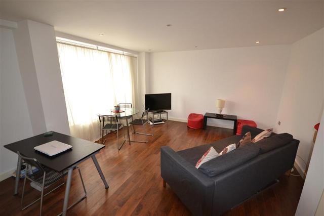  Image of 2 bedroom Property to rent in The Broadway London N8 at 27 The Broadway  Crouch End, N8 8DR