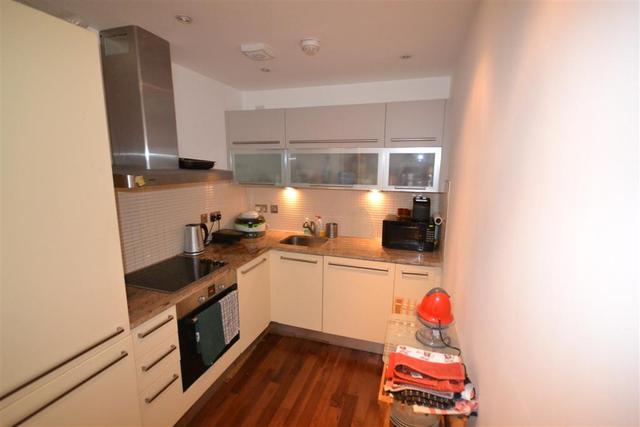 Image of 2 bedroom Property to rent in The Broadway London N8 at 27 The Broadway  Crouch End, N8 8DR