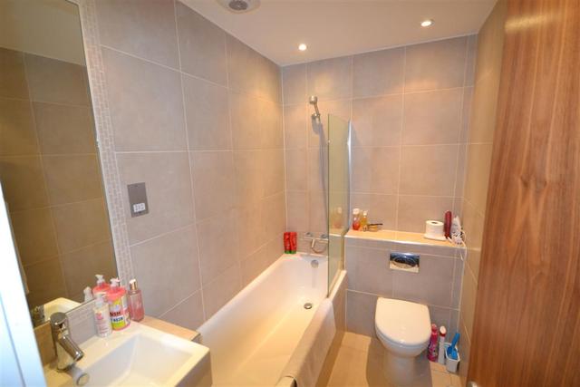  Image of 2 bedroom Property to rent in The Broadway London N8 at 27 The Broadway  Crouch End, N8 8DR
