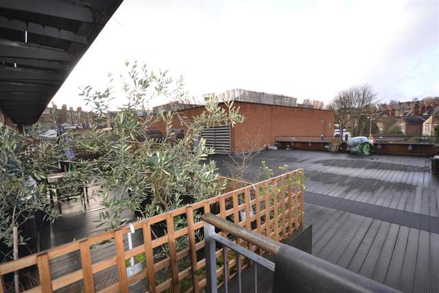  Image of 2 bedroom Property to rent in The Broadway London N8 at 27 The Broadway  Crouch End, N8 8DR
