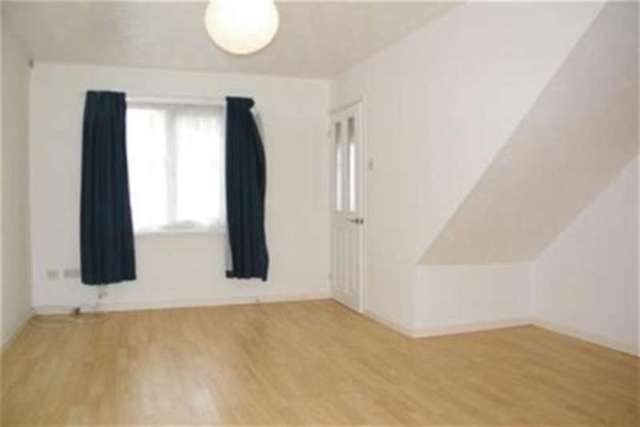  Image of 2 bedroom Terraced house to rent in Village Drive Roborough Plymouth PL6 at Plymouth, PL6 7PB