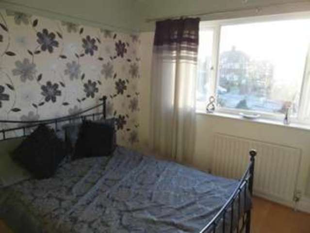  Image of 4 bedroom Semi-Detached house for sale in Violet Hill Mansfield NG18 at Mansfield Nottinghamshire Mansfield, NG18 3EG