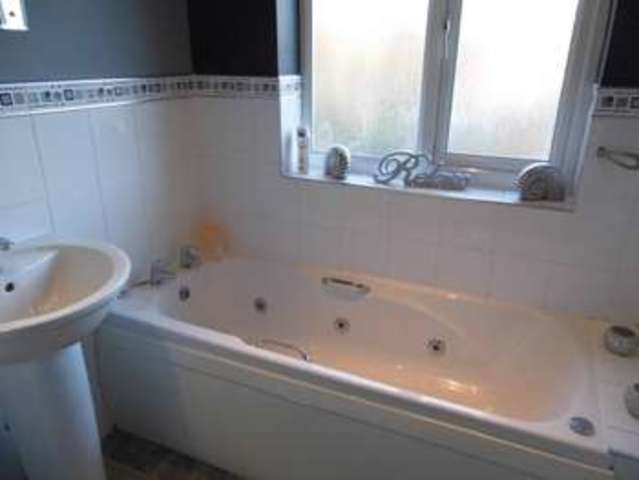  Image of 4 bedroom Semi-Detached house for sale in Violet Hill Mansfield NG18 at Mansfield Nottinghamshire Mansfield, NG18 3EG