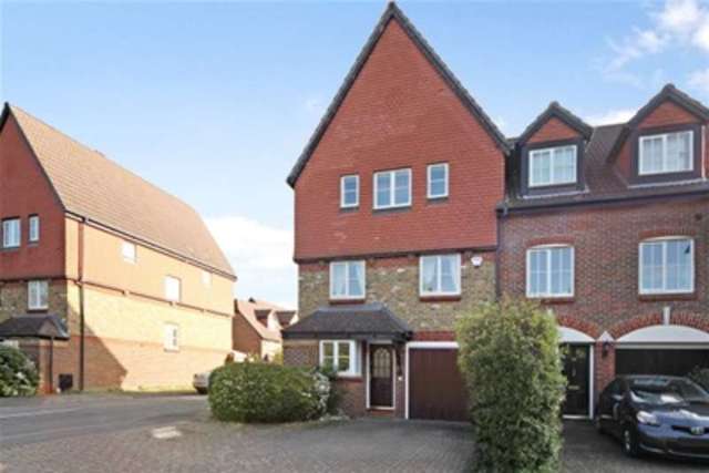  Image of 4 bedroom Property to rent in Virginia Place Cobham KT11 at Cobham, KT11 1AE