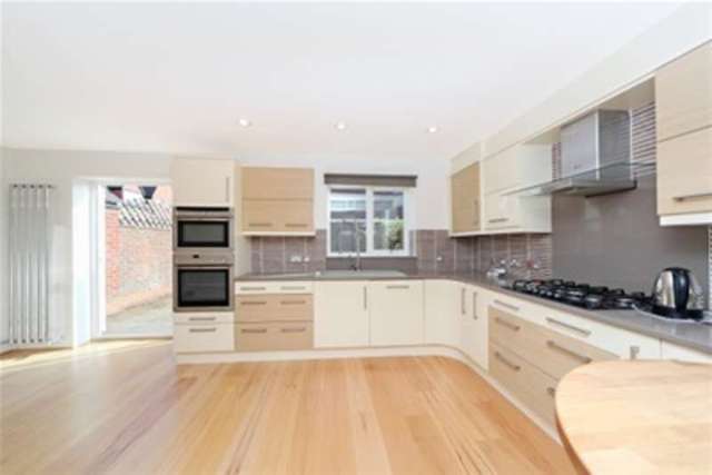  Image of 4 bedroom Property to rent in Virginia Place Cobham KT11 at Cobham, KT11 1AE