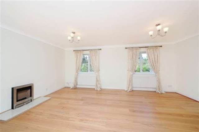  Image of 4 bedroom Property to rent in Virginia Place Cobham KT11 at Cobham, KT11 1AE