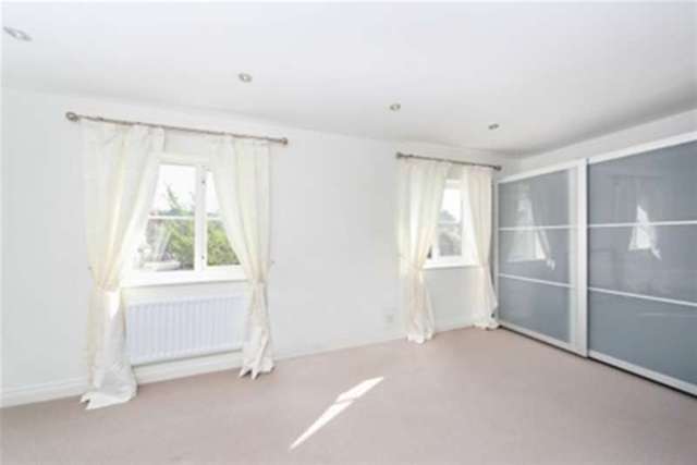  Image of 4 bedroom Property to rent in Virginia Place Cobham KT11 at Cobham, KT11 1AE