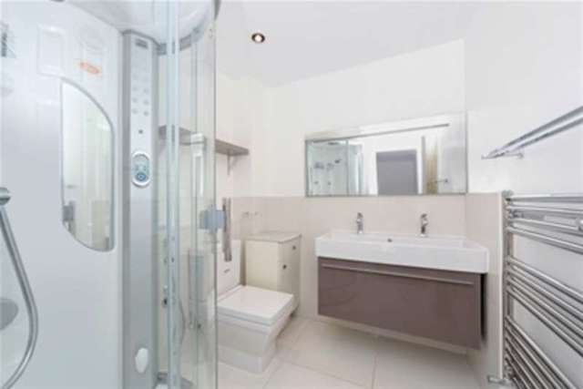  Image of 4 bedroom Property to rent in Virginia Place Cobham KT11 at Cobham, KT11 1AE