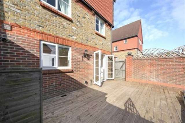  Image of 4 bedroom Property to rent in Virginia Place Cobham KT11 at Cobham, KT11 1AE