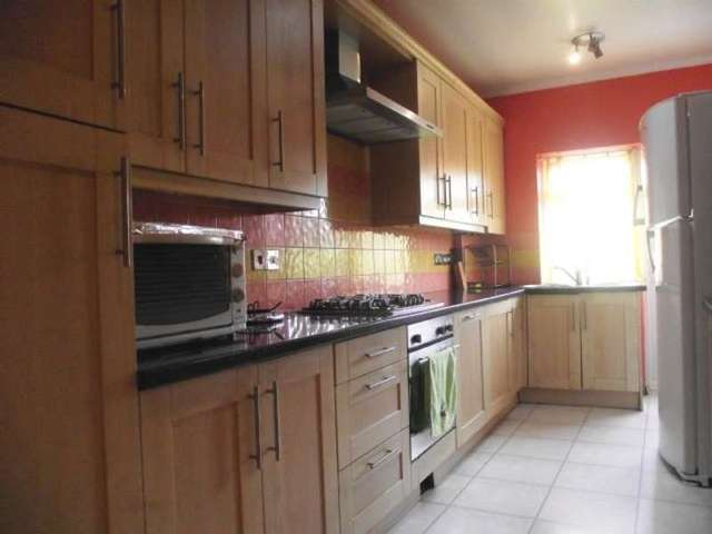  Image of 4 bedroom Semi-Detached house to rent in Vyner Road London W3 at Vyner Road  Acton, W3 7LZ