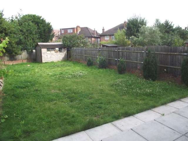  Image of 4 bedroom Semi-Detached house to rent in Vyner Road London W3 at Vyner Road  Acton, W3 7LZ