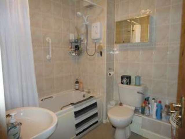  Image of 2 bedroom Flat to rent in Warwick Road Solihull B92 at Warwick Road  Solihull, B92 7AN