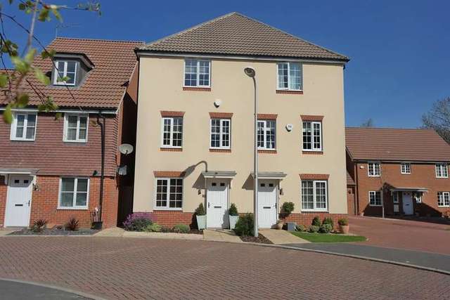  Image of 4 bedroom Semi-Detached house to rent in Wayside Winnersh Wokingham RG41 at Winnersh Wokingham Winnersh, RG41 1AD