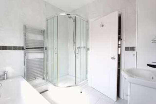  Image of 3 bedroom Terraced house for sale in Welwyn Park Road Hull HU6 at Welwyn Park Road  Hull, HU6 7EB