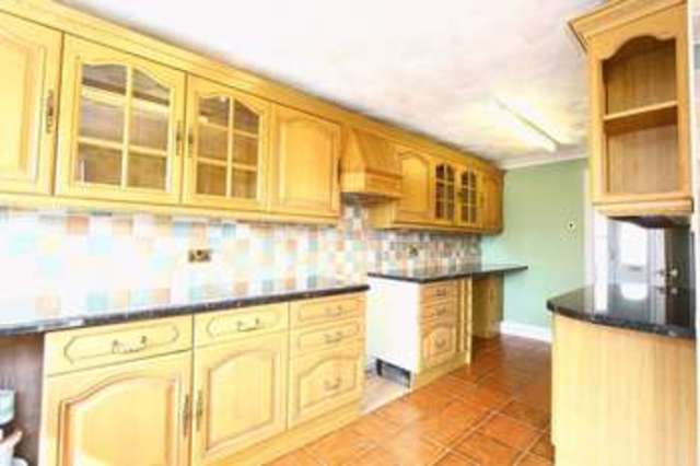  Image of 3 bedroom Terraced house for sale in Welwyn Park Road Hull HU6 at Welwyn Park Road  Hull, HU6 7EB