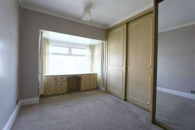  Image of 3 bedroom Terraced house for sale in Welwyn Park Road Hull HU6 at Welwyn Park Road  Hull, HU6 7EB