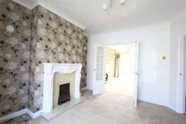  Image of 3 bedroom Terraced house for sale in Welwyn Park Road Hull HU6 at Welwyn Park Road  Hull, HU6 7EB
