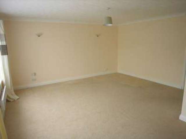  Image of 2 bedroom Flat to rent in Wharf Road Wendover Aylesbury HP22 at Wharf Road Wendover Aylesbury, HP22 6HF