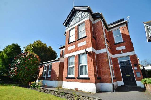  Image of 2 bedroom Flat to rent in Alumhurst Road Westbourne Bournemouth BH4 at Bournemouth, BH4 8EU