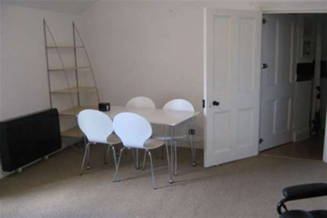  Image of 1 bedroom Flat to rent in Westbourne Arcade Poole Road Westbourne Bournemouth BH4 at Bournemouth, BH4 9AY