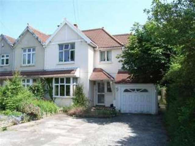  Image of 2 bedroom Flat to rent in Westbury Lane Bristol BS9 at Westbury Lane Coombe Dingle BRISTOL, BS9 2PB
