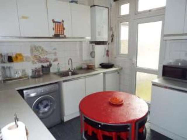  Image of 4 bedroom Terraced house for sale in Ramuz Drive Westcliff-on-Sea SS0 at Westcliff-on-Sea Essex Prittlewell, SS0 9JN