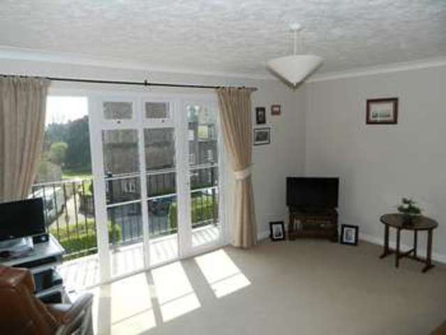  Image of 2 bedroom Flat for sale in Shrubbery Avenue Weston-super-Mare BS23 at Shrubbery Avenue  Weston-s-Mare, BS23 2JX