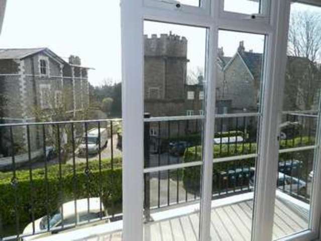  Image of 2 bedroom Flat for sale in Shrubbery Avenue Weston-super-Mare BS23 at Shrubbery Avenue  Weston-s-Mare, BS23 2JX