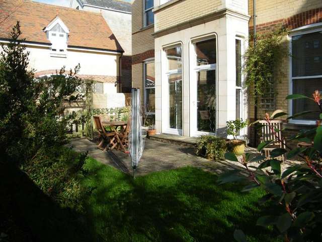  Image of 2 bedroom Flat for sale in Dorchester Road Weymouth DT4 at 47 Dorchester Road  Weymouth, DT4 7JT