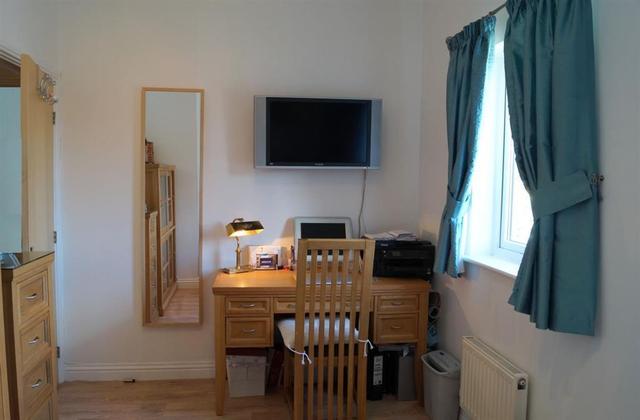  Image of 2 bedroom Flat for sale in White Lodge Close Isleworth TW7 at Isleworth Middlesex Isleworth, TW7 6TH