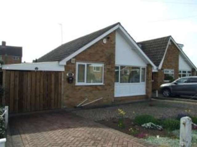  Image of 2 bedroom Bungalow for sale in Whitworth Drive Radcliffe-on-Trent Nottingham NG12 at Radcliffe-on-Trent Nottingham Radcliffe on Trent, NG12 2DE