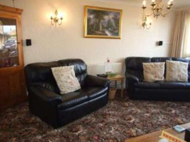  Image of 2 bedroom Bungalow for sale in Whitworth Drive Radcliffe-on-Trent Nottingham NG12 at Radcliffe-on-Trent Nottingham Radcliffe on Trent, NG12 2DE
