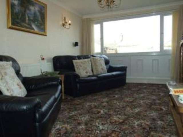  Image of 2 bedroom Bungalow for sale in Whitworth Drive Radcliffe-on-Trent Nottingham NG12 at Radcliffe-on-Trent Nottingham Radcliffe on Trent, NG12 2DE