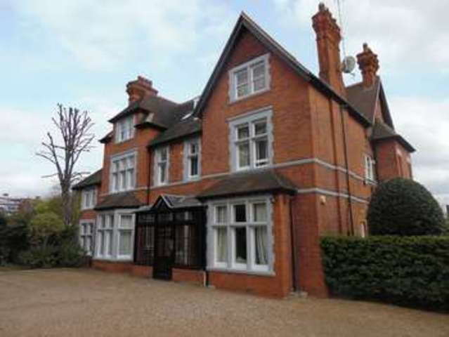  Image of 2 bedroom Flat to rent in Lake Road London SW19 at London, SW19 7EN