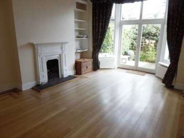  Image of 2 bedroom Flat to rent in Lake Road London SW19 at London, SW19 7EN