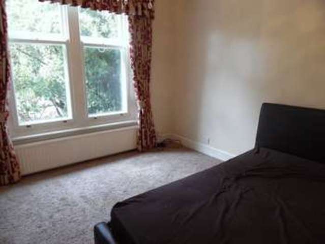 Image of 2 bedroom Flat to rent in Lake Road London SW19 at London, SW19 7EN