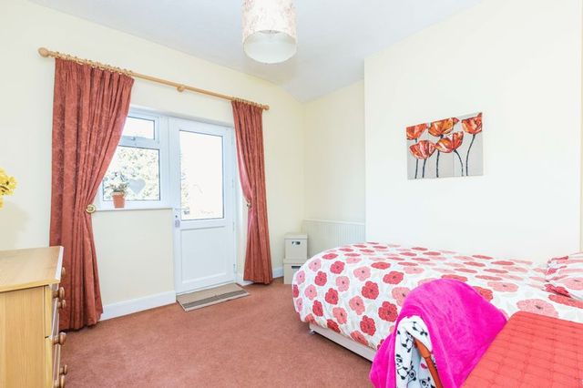  Image of 2 bedroom Flat for sale in Wimborne Road Southend-on-Sea SS2 at Wimborne Road  Southend-On-Sea, SS2 4JR